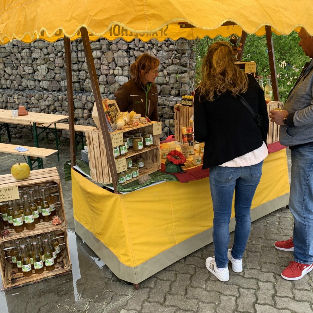 Beratung am Verkaufsstand